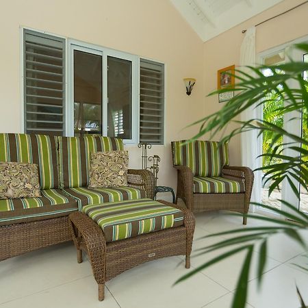 Villa Ocho Rios Under The Palms Exterior foto