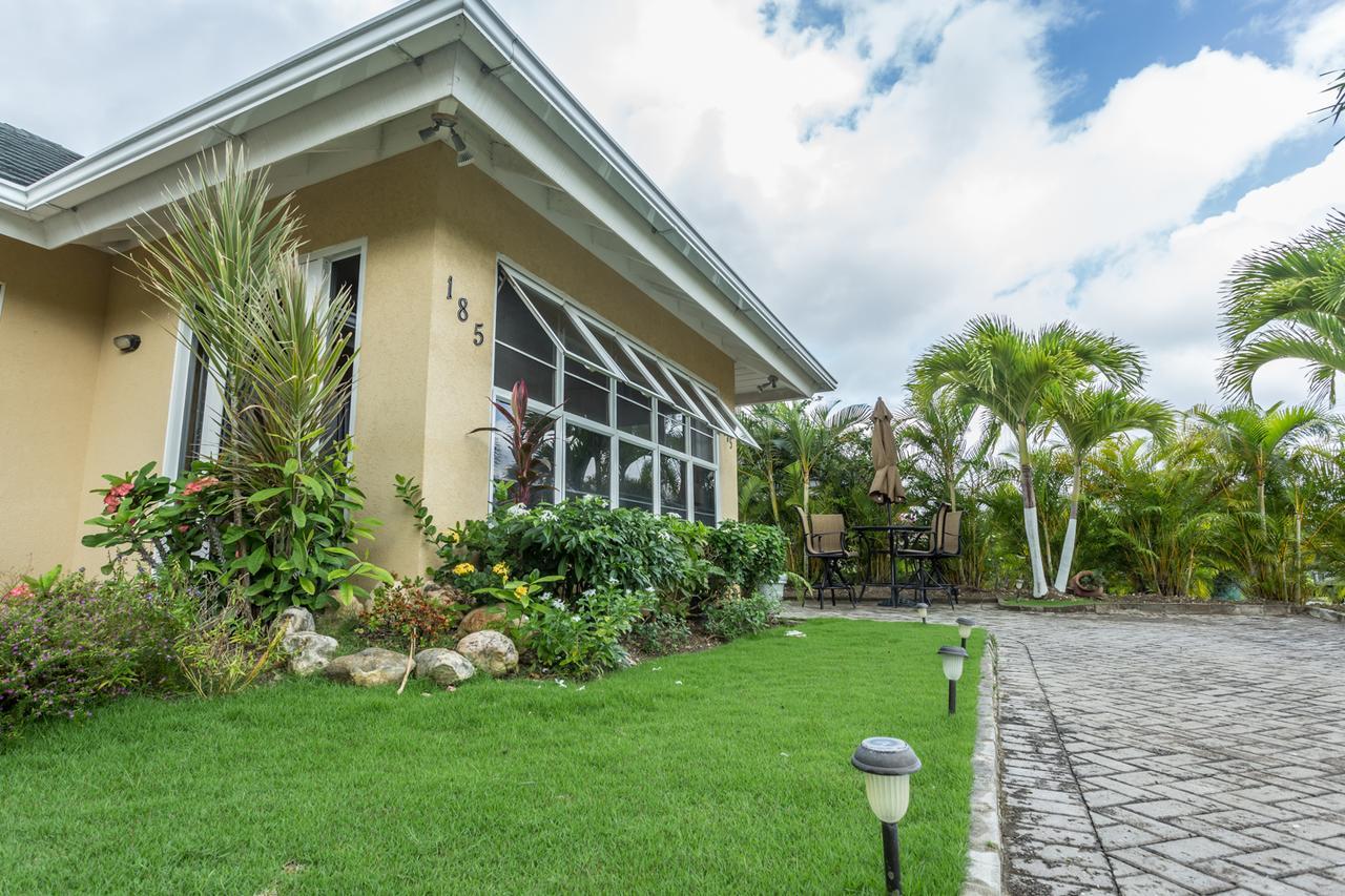 Villa Ocho Rios Under The Palms Exterior foto